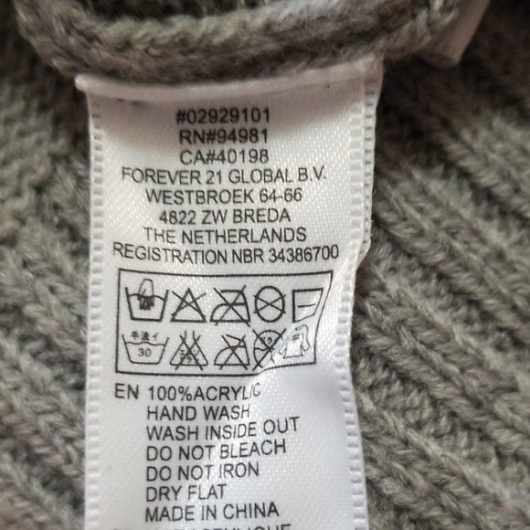 F21 x Hello Kitty Sweater - Picture 6 of 6